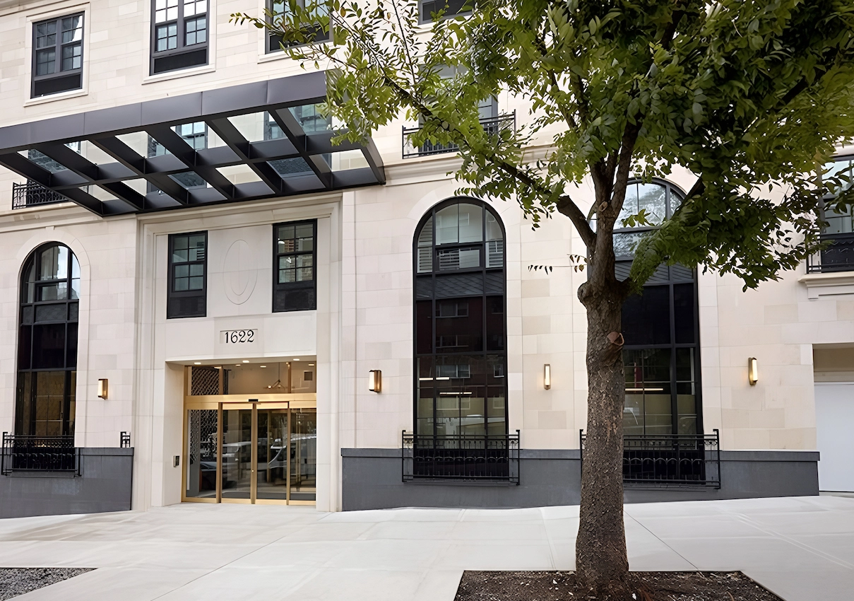 The Bristal at York Avenue – Front Entrance